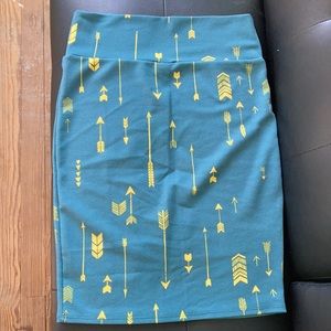 —Large Arrow LuLaRoe Cassie Pencil Skirt